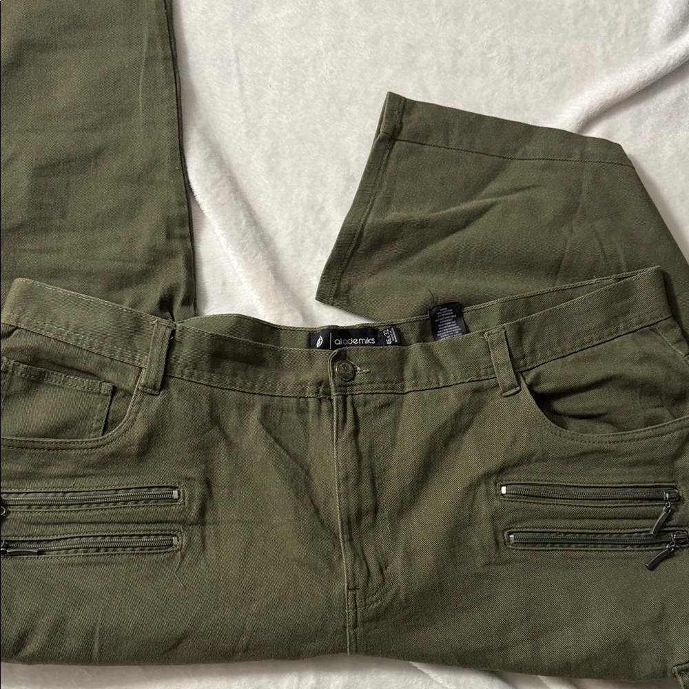 Akademiks Men’s Pants Green Size 46x32